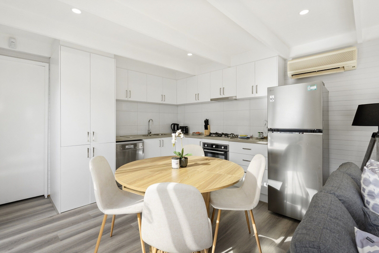 Private kitchen 5, 2-Bed Rosebud Apartment with BBQ & Garden, Melbourne