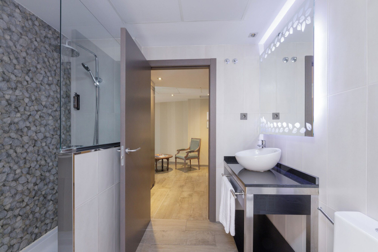 Bathroom 4, Hotel Reina Cristina, Teruel
