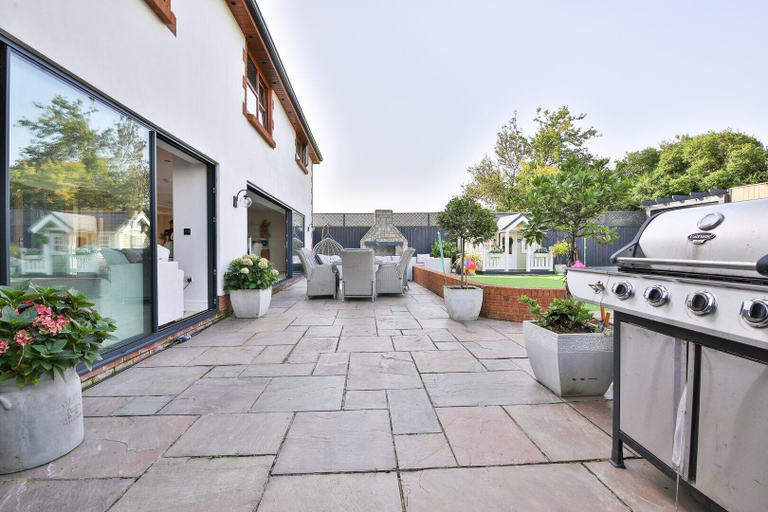 Exterior 4, Modern 5-bed Retreat With Parking, Swansea