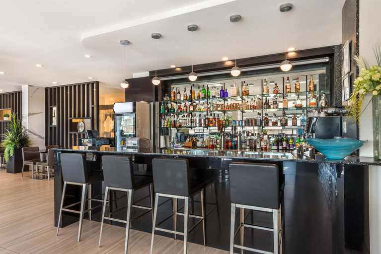 Food & Drinks 5, Executive Residency by Best Western Calgary City View North, Division No. 6