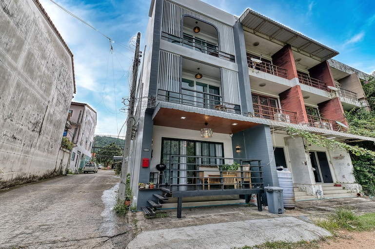 Exterior & Views