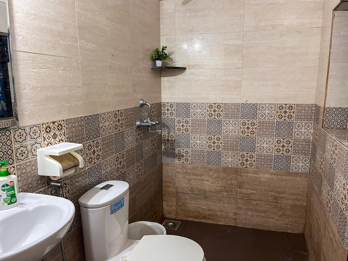 Bathroom 3, Arzu Homes, North Goa