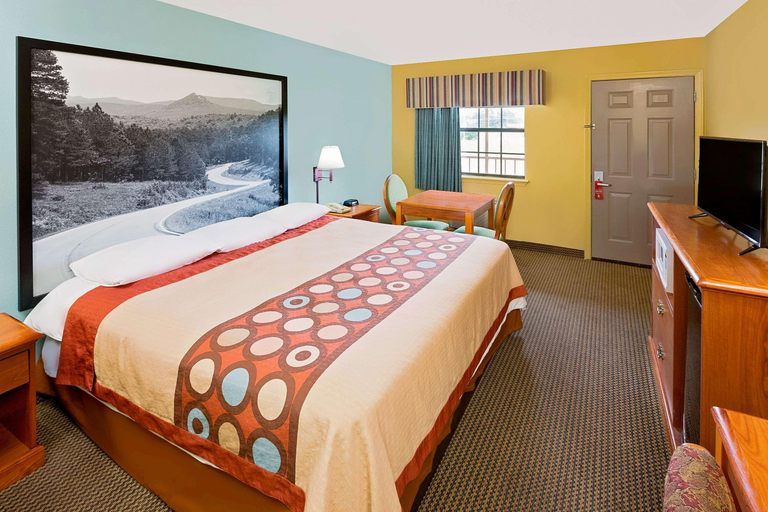 Bedroom 3, Super 8 by Wyndham Hazen, Prairie