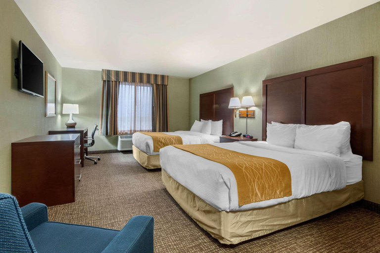 Bedroom 3, Comfort Inn & Suites Mitchell I-90, Davison