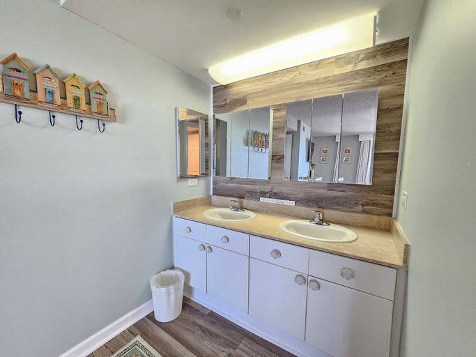 Bathroom 4, Oceanview Condo In Brighton, 1504 - Full Access 2 Bedroom Condo, Horry