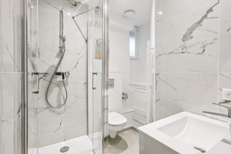 Bathroom 2, Charmant Appt Avec Balcon - Ternes- Bail Mobilit, Paris