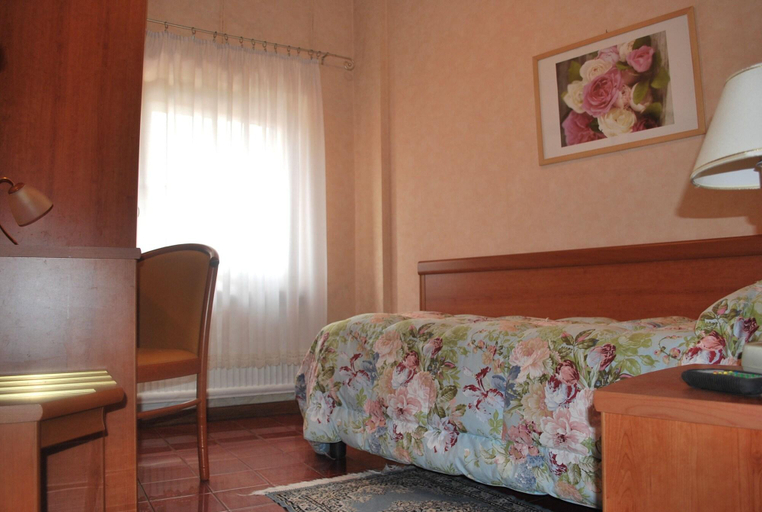 Bedroom 3, Hotel Siena, Verona