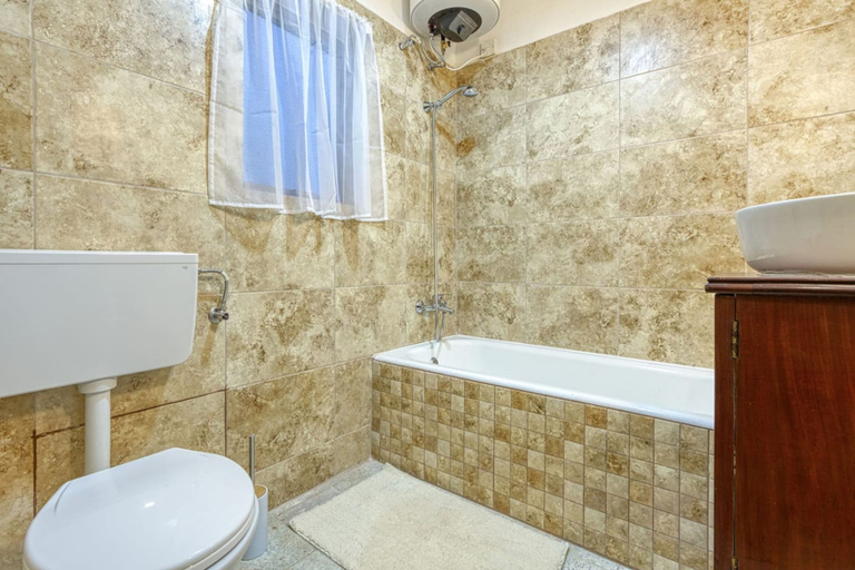 Bathroom 4, Lilly the Traditional Maltese Townhouse in Sliema