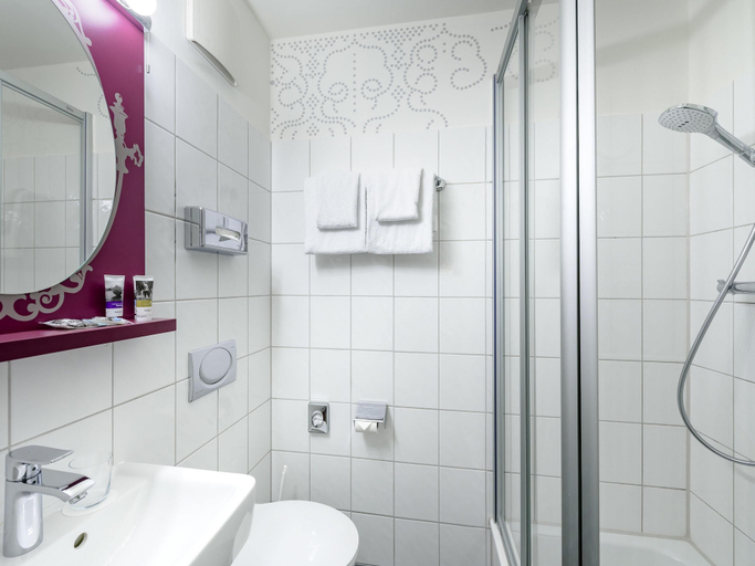 Bathroom 5, Mercure Hotel Muenchen am Olympiapark, München