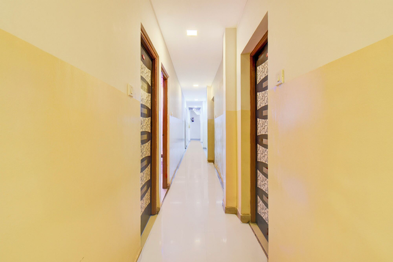Lobby 3, Fabhotel Devi Residency Wakad, Pune