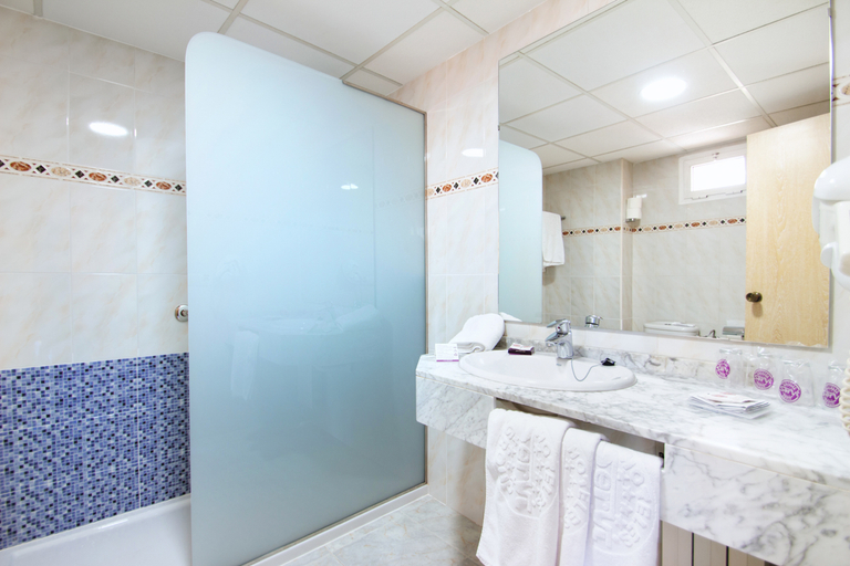 Bathroom 4, Servigroup Rialto, Alicante