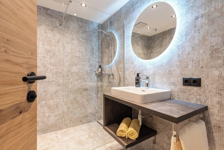 Bathroom 3, Hotel Grissemann, Landeck