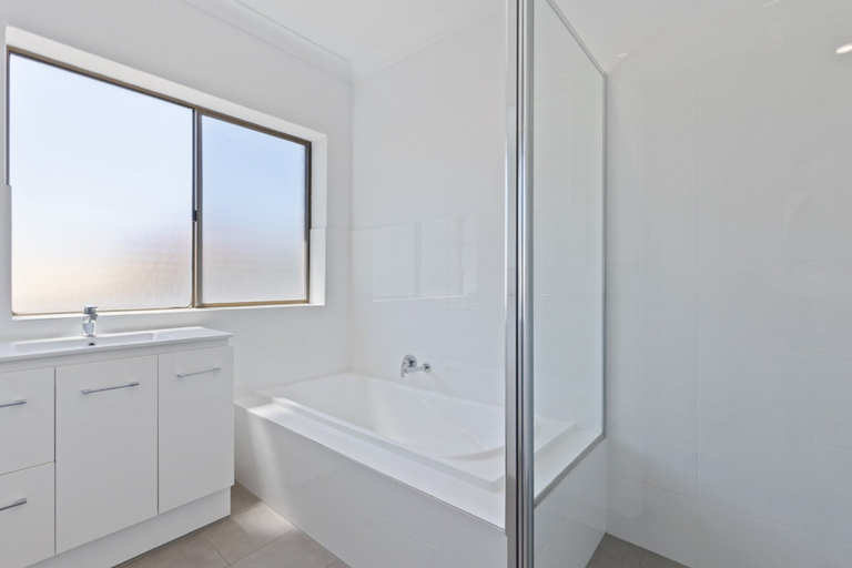 Bathroom 2, Elegant 3-bed Home From Sunny Glenelg Beach, Adelaide