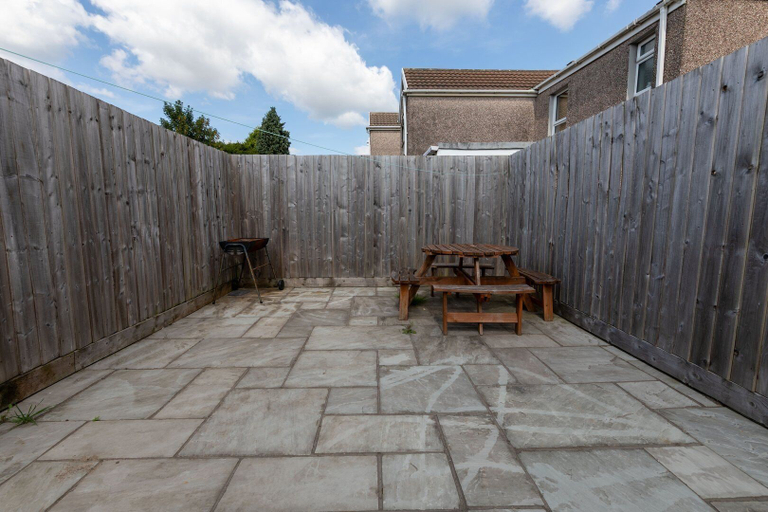 Exterior 5, Bright 3-bed Swansea House + Parking, Swansea