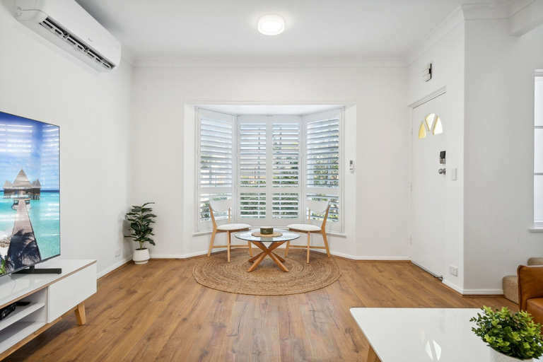 Living room 4, Coastal Luxury: 3-bed Townhouse 150m From Beach, Adelaide