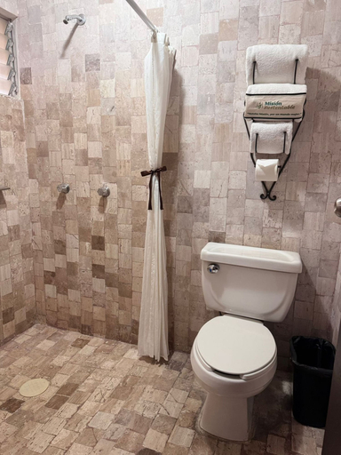 Bathroom 4, Hotel Misión Xalapa, Coatepec