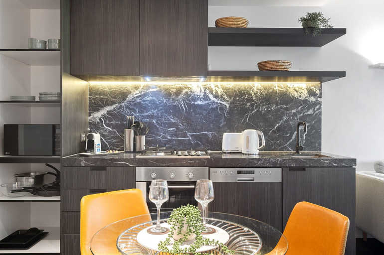 Private kitchen 2, Elegant 1-bed Apartment With Premium Amenities, Melbourne