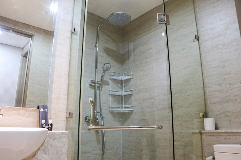 Bathroom 4, Nice And Relaxing 1Br At Gold Coast Apartment, North Jakarta