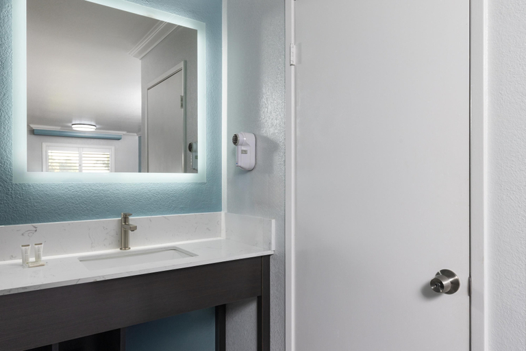 Bathroom 4, Red Lion Inn & Suites Lemoore, Kings