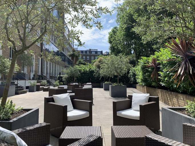 Food & Drinks, Templeton Place by Supercity Aparthotels, London
