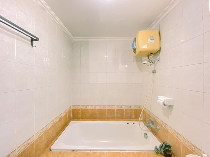 Bathroom 3, Minimalist Studio At Grand Palace Kemayoran Apartment, Jakarta Pusat