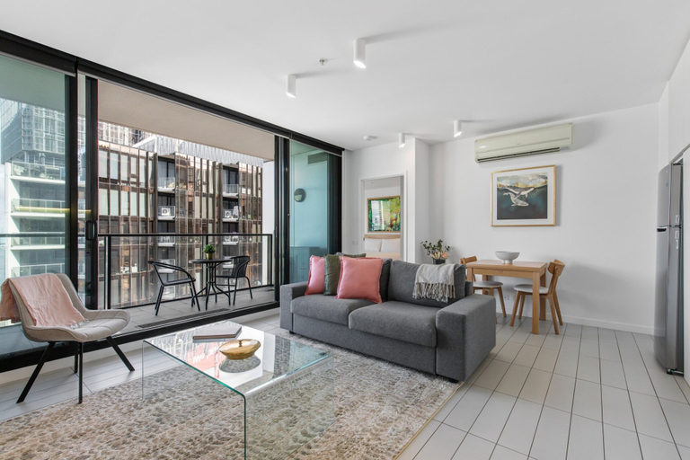 Living room 3, Chic 1-bed With Harbour Views & Pool by Tram Line, Melbourne