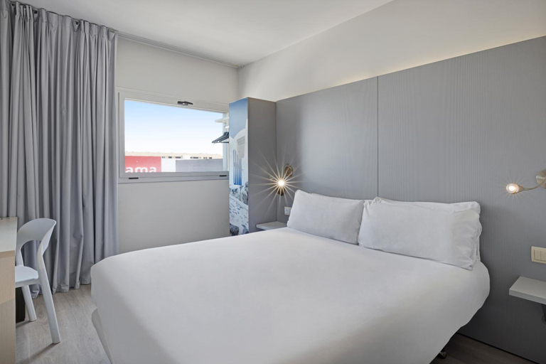 Bedroom, B&B Hotel Girona 2, Girona