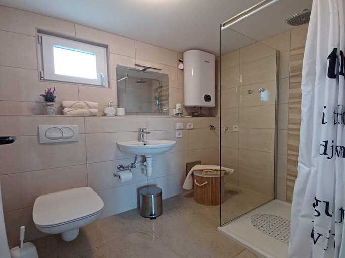 Bathroom 3, Beachfront Apartment With Balcony and Sea View, Nin