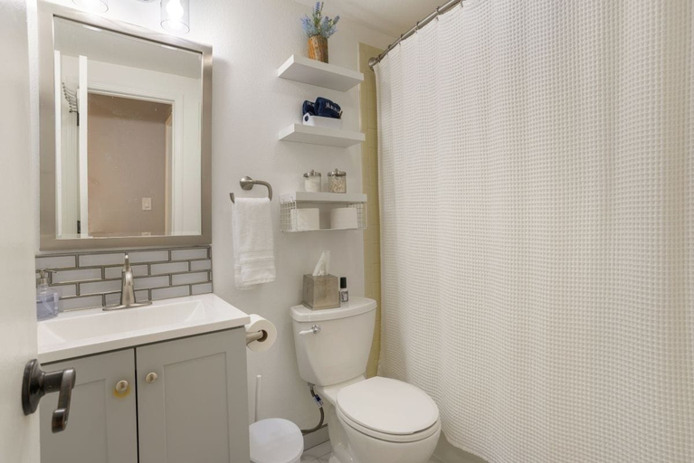 Bathroom 2, Buck Creek Condos C103 2 Bedroom Condo, Eagle