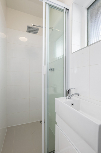 Bathroom 4, Seaside 1-bed Stay Near Cafes & Attractions, Melbourne