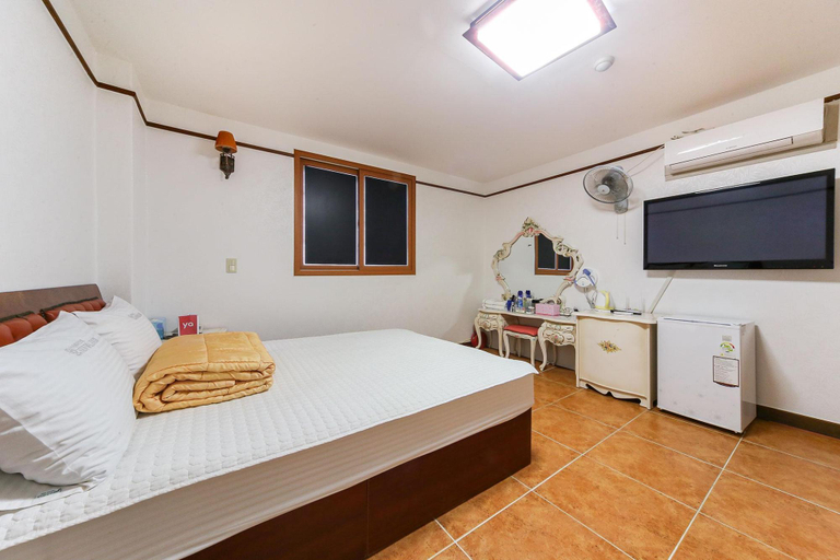 Bedroom 2, Ulsan Youngnam Alps Valentine Oncheon, Ulju