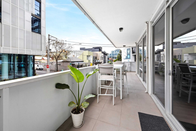 Balcony 4, Sleek South Yarra 2-bed With Alfresco Dining, Melbourne