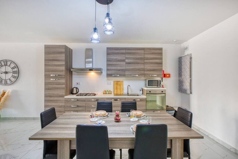 Others 4, Apartment in Marsalforn – Beaches & Seaside Dining