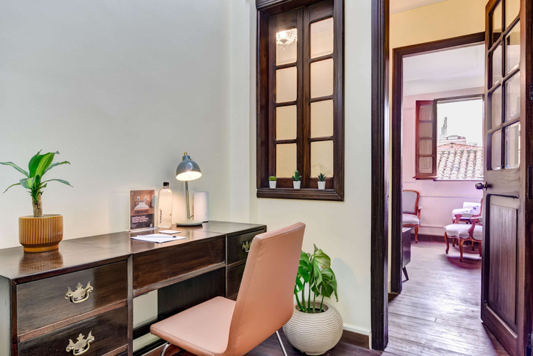 Room 5, Chic 4BR Getaway in Vibrant La Candelaria, Santafé de Bogotá