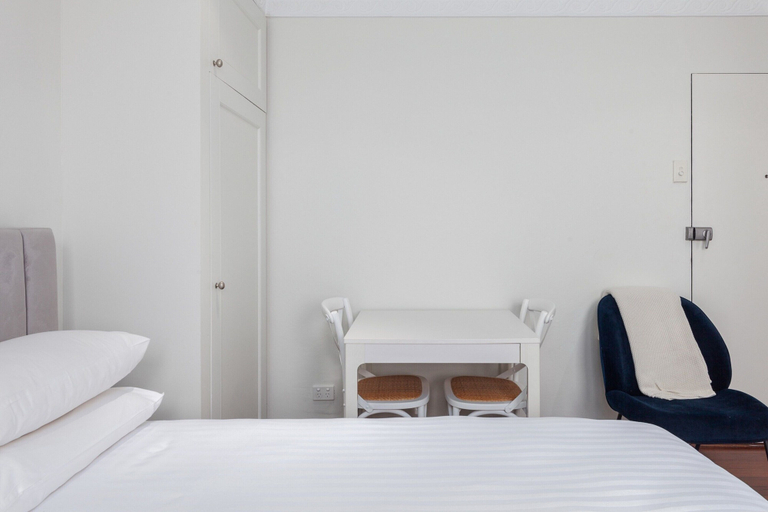 Room 3, Light-filled Studio Near Rushcutters Bay Park, Sydney