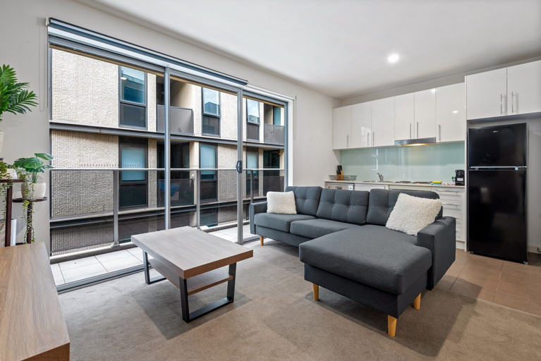 Living area 3, Cosy 1-bed With Balcony in Trendy St Kilda, Melbourne