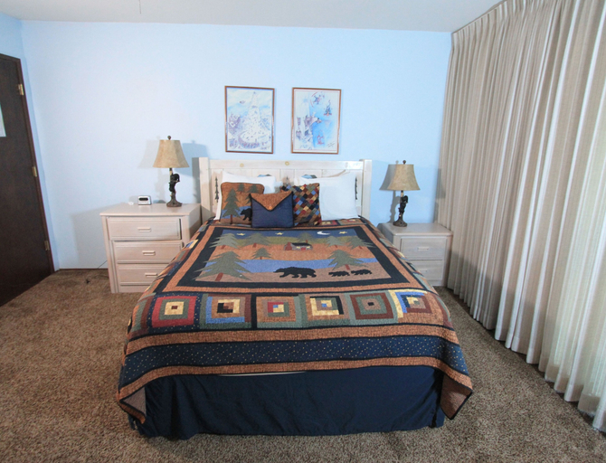 Bedroom 2, Lakescape 3 Bedroom Condo by RedAwning, Douglas
