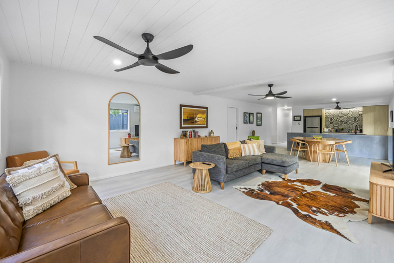 Living room 2, Trendy 2-bed Home With Outdoor Entertainment, Maroochy - Coastal North