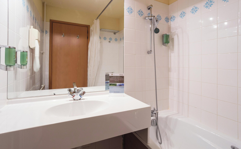 Bathroom 3, Hôtel La Plagne Le Terra Nova, Savoie
