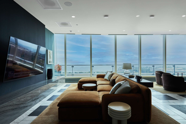 Room 5, High-rise 65 Fl Apt w Lux Amenities Lake Views, Cook