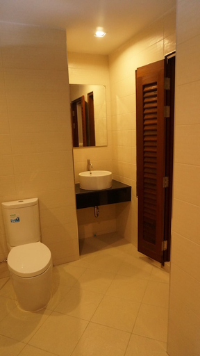 Bathroom 4, Lanta Intanin Resort, Ko Lanta