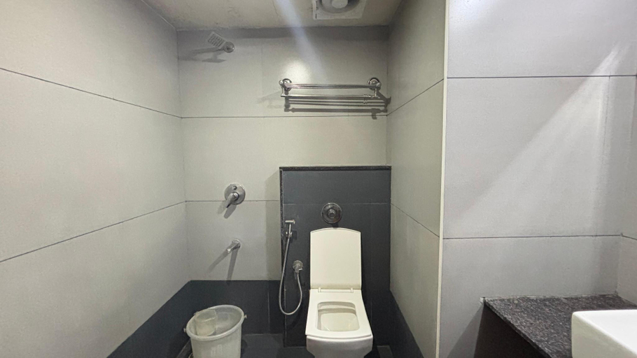 Bathroom 4, Chetan International Hotel, Bangalore
