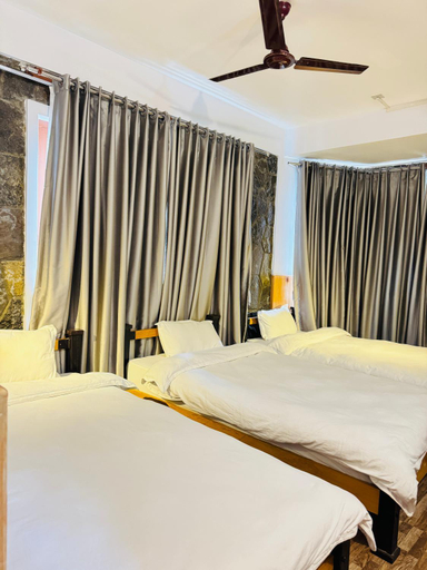 Bedroom 3, Roamers Inn - Hostel, Gandaki