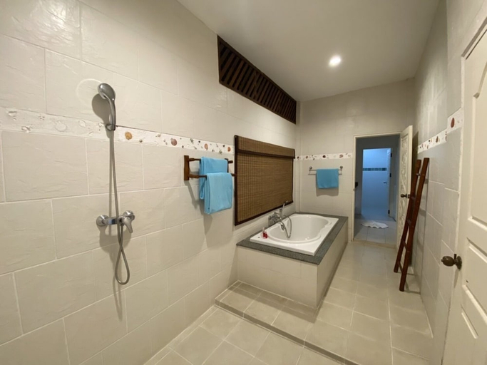Bathroom 3, Villa Raya Resort Private Pool Villas, Pattaya