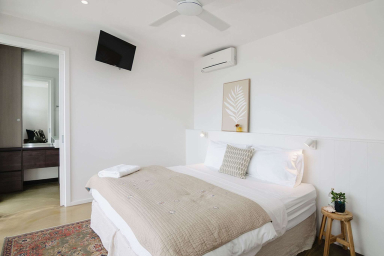 Room 5, Aquabelle One on Rye Beach, Melbourne