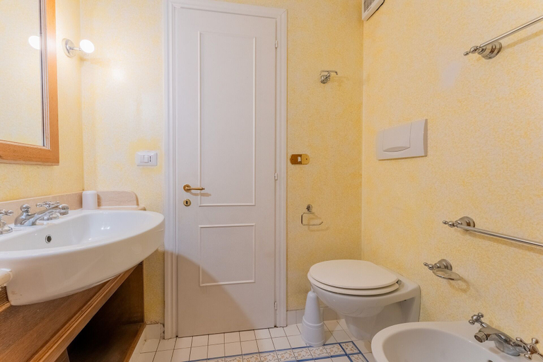 Bathroom 4, Sea Villas, Sassari