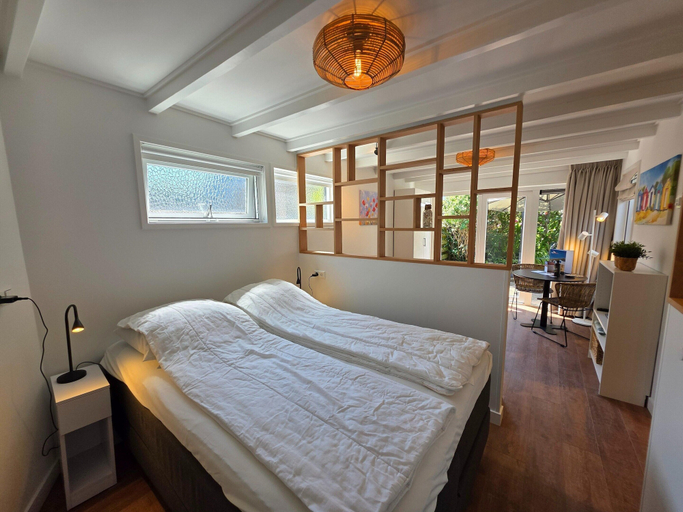 Room 2, Charming and Cozy Furnished 2-person Studio Apartment, Texel