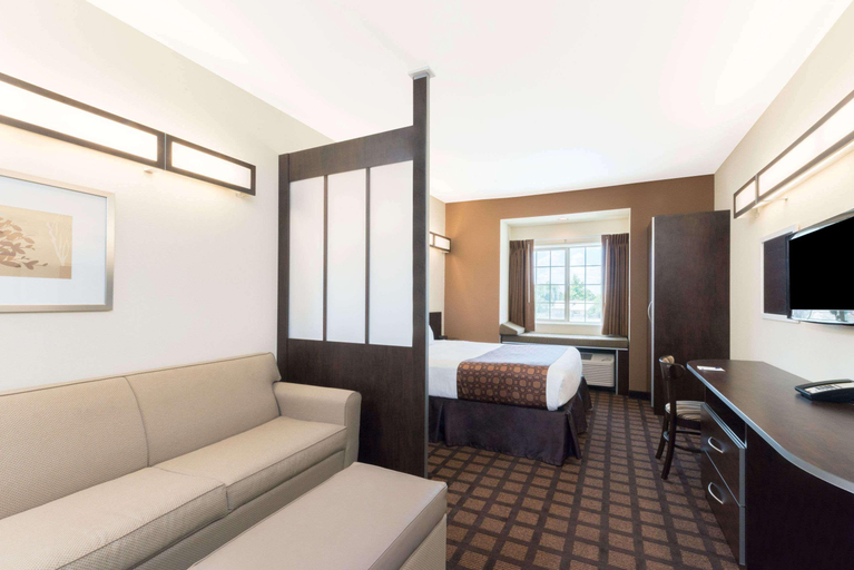 Bedroom 2, Microtel Inn & Suites by Wyndham Eagle Pass, Maverick