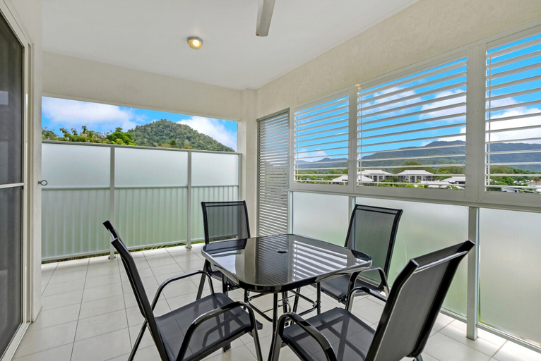 Balcony 4, Trinity Beach Retreat With Pool and Scenic Views, Cairns