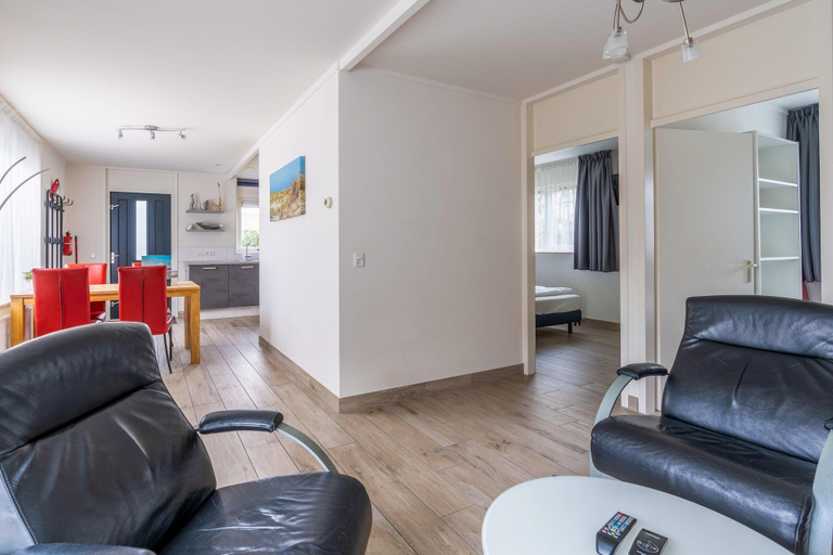 Living room 5, Cozy and Comfortable 4-person Bungalow, Texel